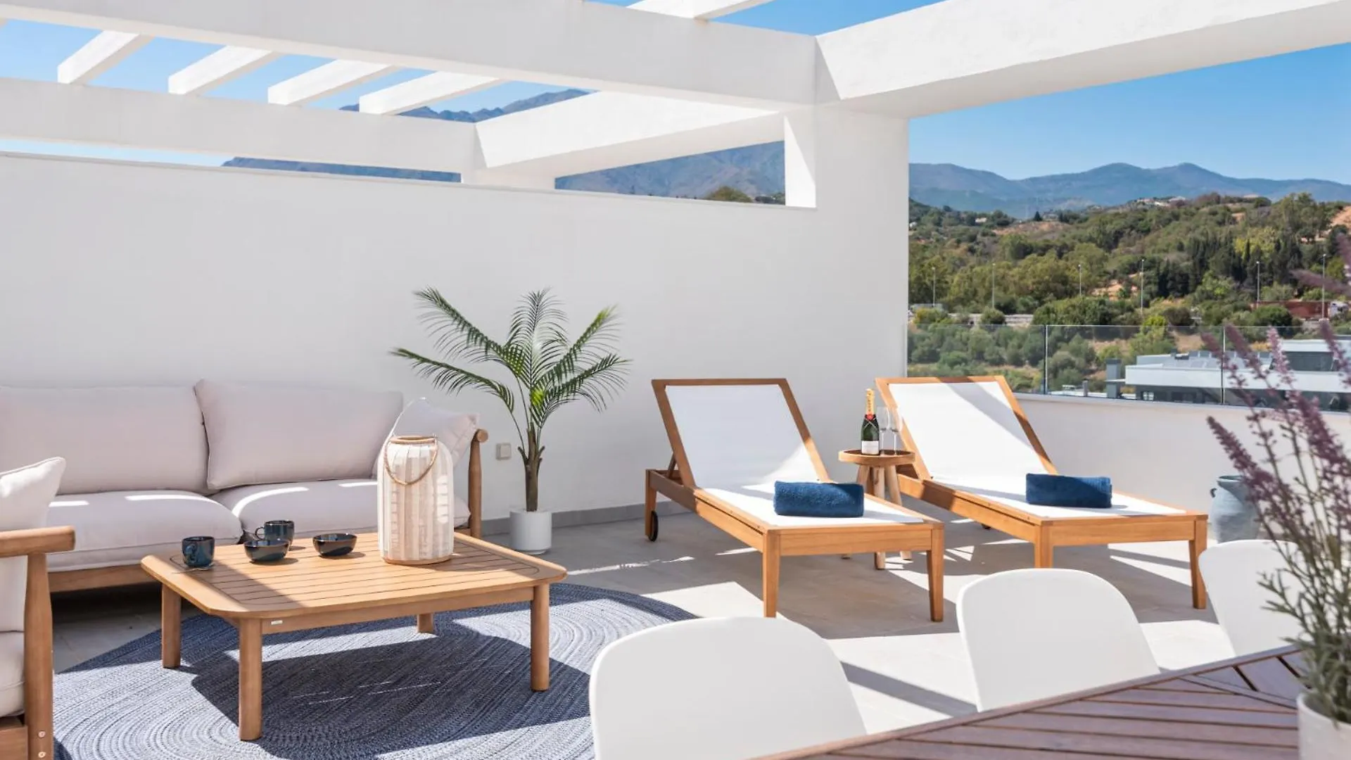 Sunny Terrace Penthouse Apartment Estepona