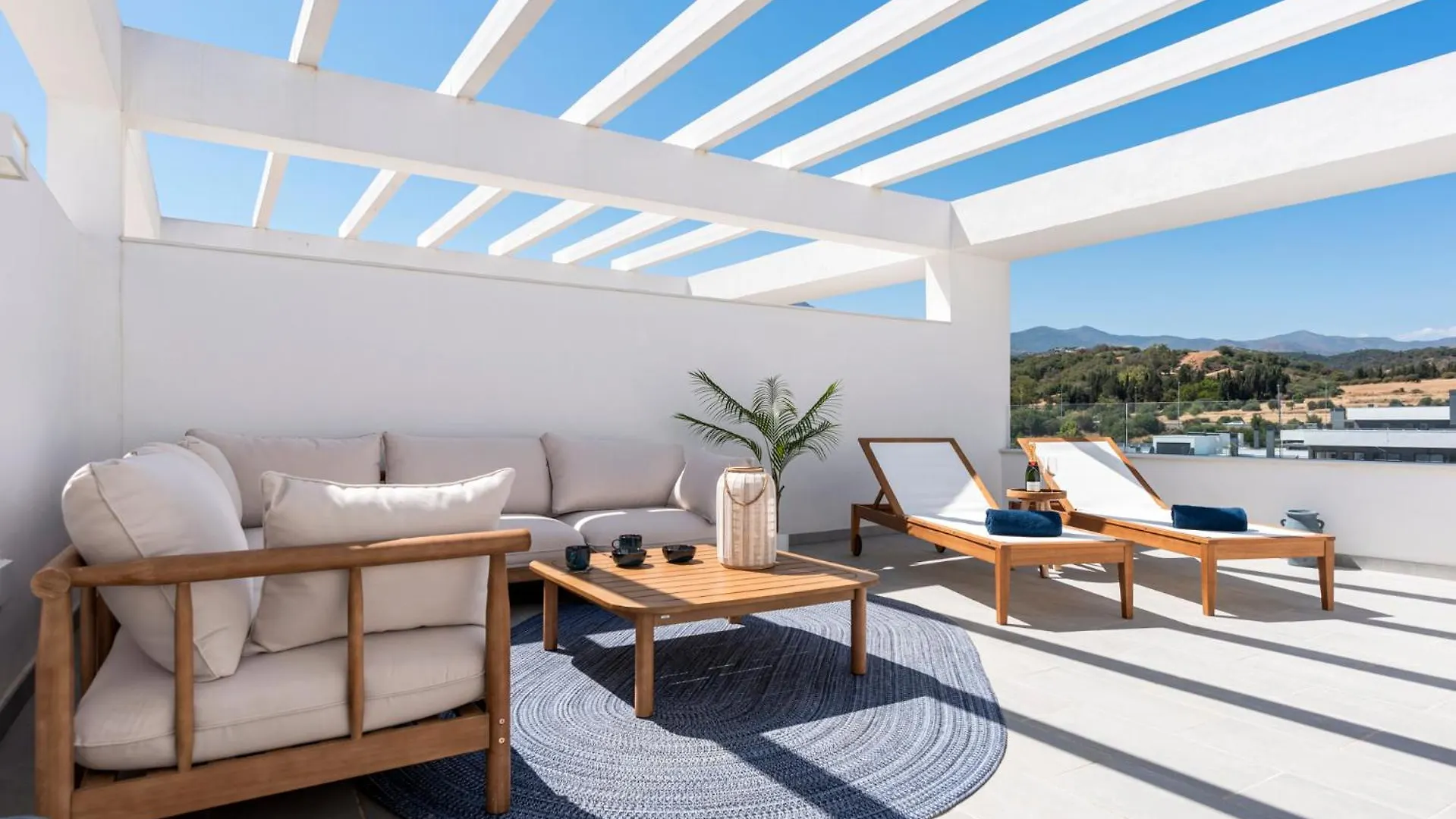 Sunny Terrace Penthouse Apartment Estepona