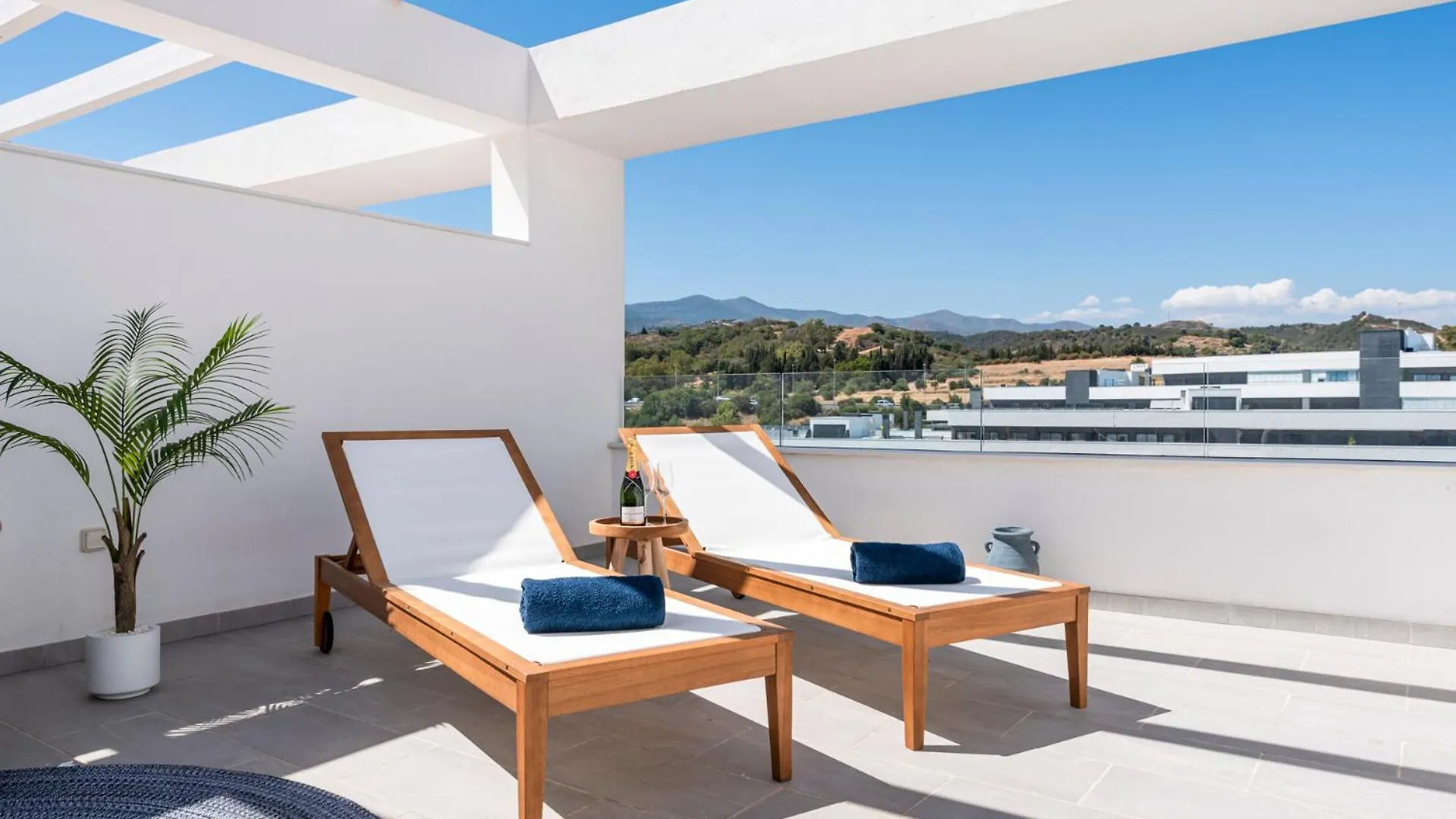 Sunny Terrace Penthouse Apartment Estepona